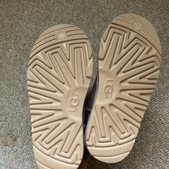 Purple kids Ugg medium rise boots. - Picture 4 of 4